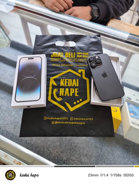iPhone 14 Pro hitam terjual